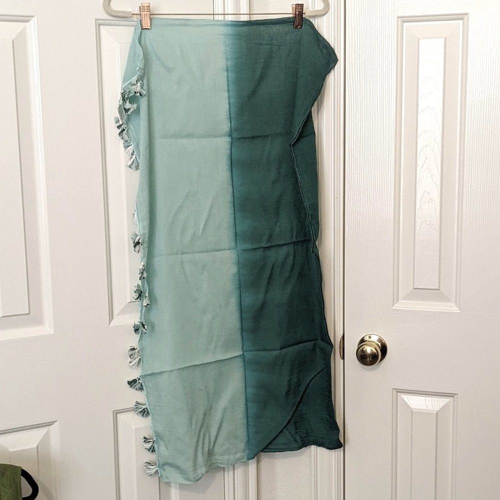 NWT Cotton two-toned blue infinity scarf